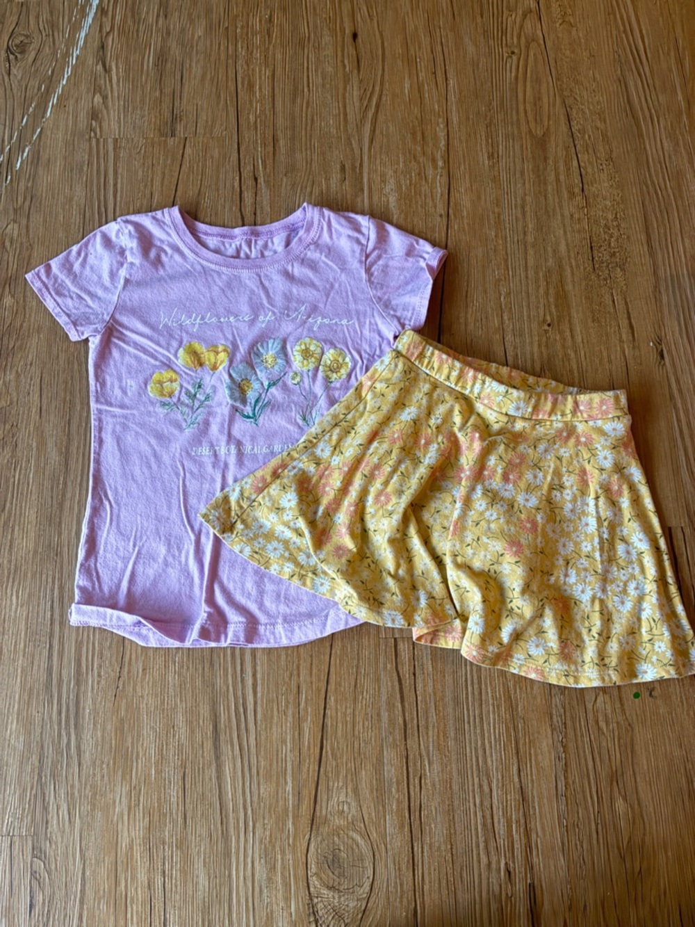 Girl’s casual floral outfit, kids size 5/6